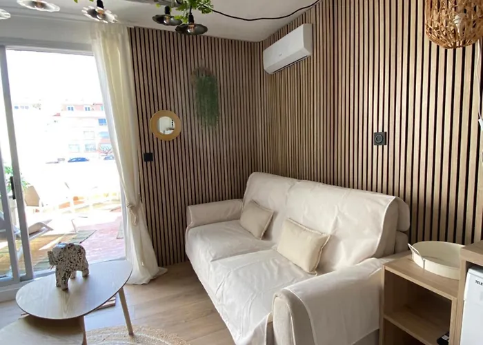 Entierement Renove Avec Grande Terrasse Pour 4 Personnes - Cap D'agde